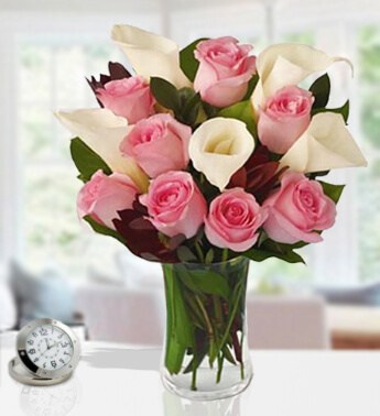 5 Stem of White Calla Lilies and 8 Stem of Pink Roses in a Glass Vase Rose and Lily Classic