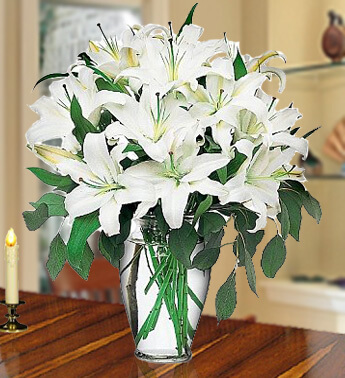 10 Stems Of White Lilies & Greens in a Glass Vase Pearl Beauty