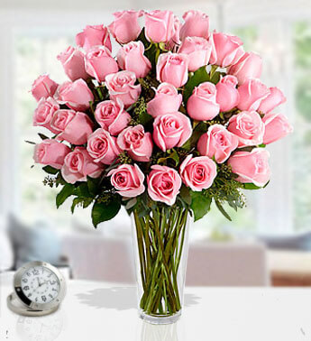 30 Stems of Pink Roses in a Glass Vase Amazing Pink..