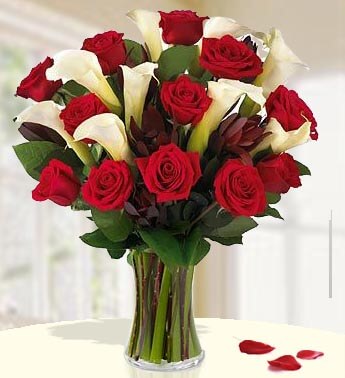 10 White Calla Lily and 15 Red Rose in a Glass Vase Memorable Moments Bouquet
